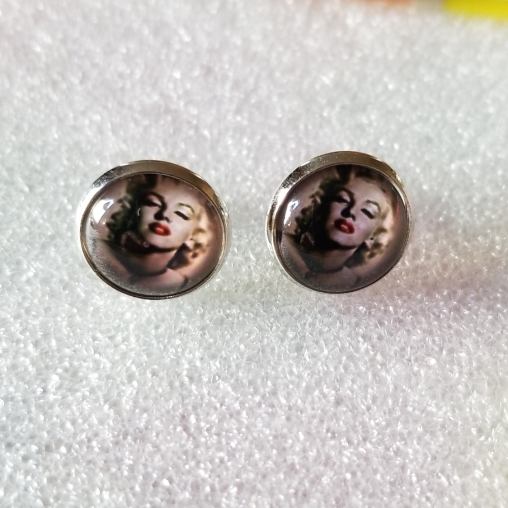 Marilyn Monroe earrings - Picture 2 of 3